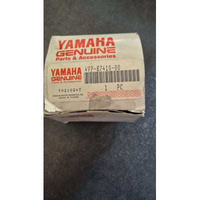 4VPE741000  YAMAHA MAIN AXLE COMP