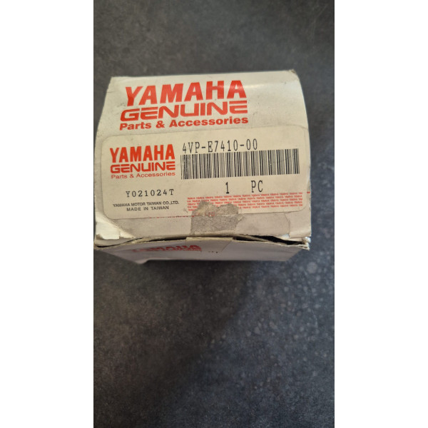 4VPE741000  YAMAHA MAIN AXLE COMP